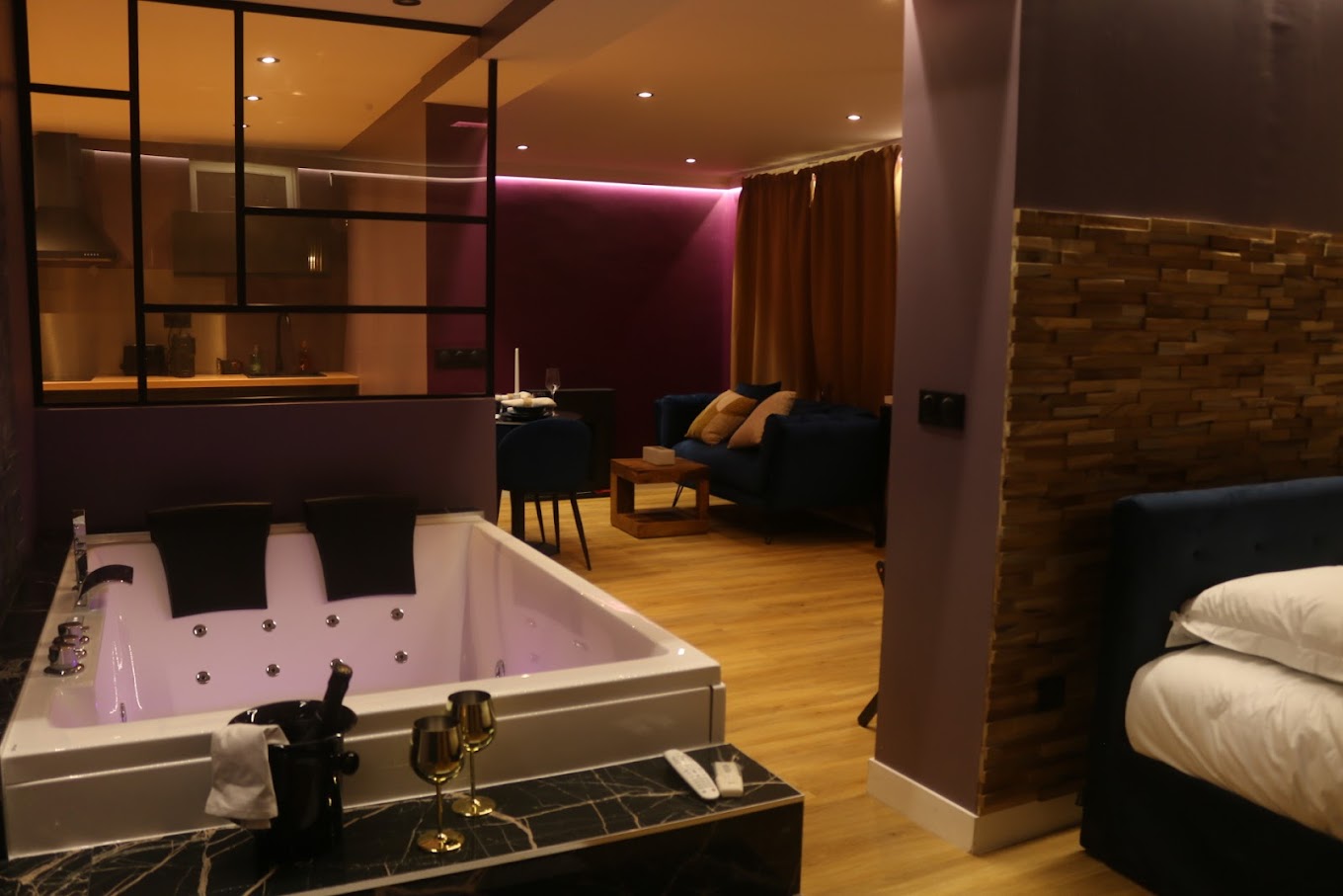 Love Room — Bonnières-sur-Seine